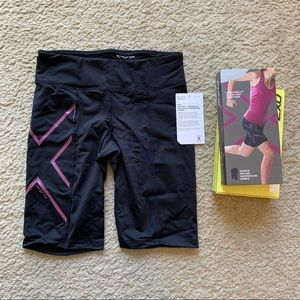 NWT Women's 2xu Reflective HYOPTIK Mid-Rise Compression Shorts